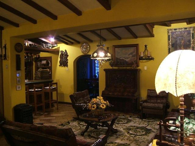 Hotel Los Alpes Quito Exteriör bild