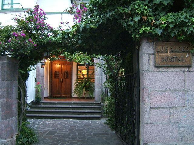 Hotel Los Alpes Quito Exteriör bild