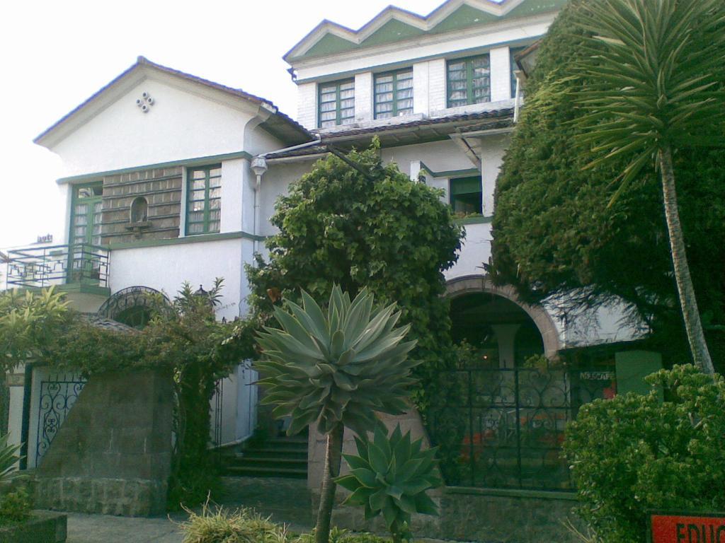Hotel Los Alpes Quito Exteriör bild