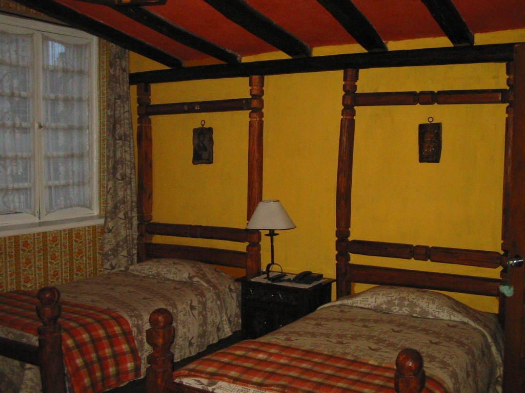 Hotel Los Alpes Quito Exteriör bild